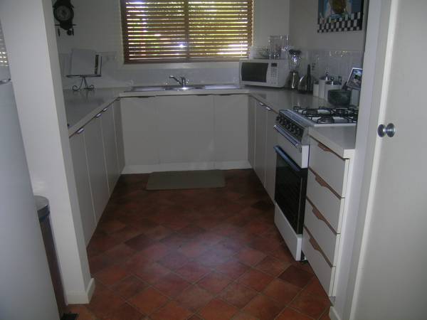 STUNNING LITTLE HOME Picture 2