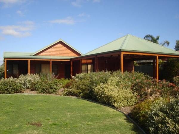 FABULOUS FAMILY HOME Picture 1