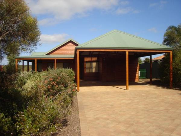 FABULOUS FAMILY HOME Picture 3
