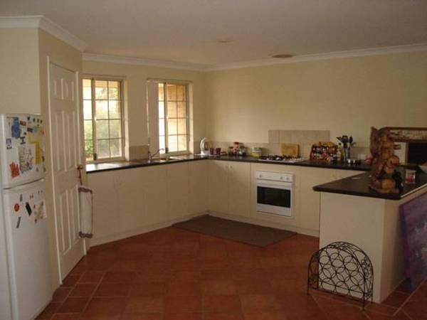 MODERN, STYLISH & SPACIOUS Picture 2