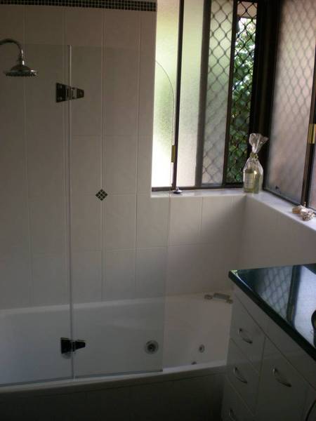 Entertain to your hearts content!!! Picture 3