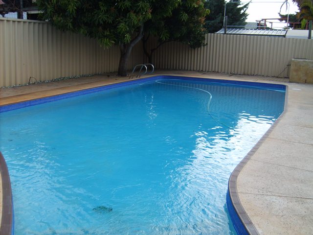 LAWNMOWING INCLUDED!! Picture 3