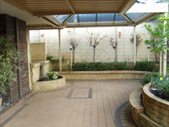 LAWNMOWING INCLUDED!! Picture 2