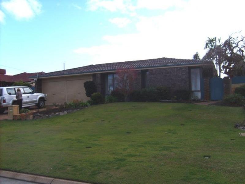 LAWNMOWING INCLUDED!! Picture 1