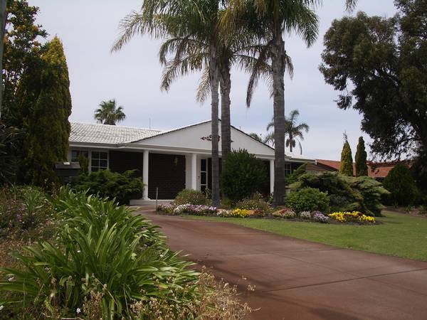 Sought after Location Rossmoyne High School Zone Picture 1