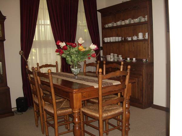 Sought after Location Rossmoyne High School Zone Picture 3