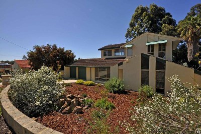 UNDER OFFER, ANOTHER WANTED! Picture