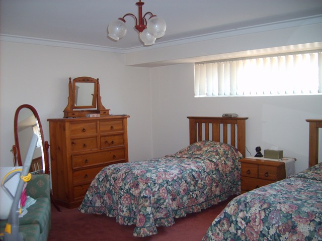 Ideal Family Home
- Sparking Pool - Available Now Picture 2