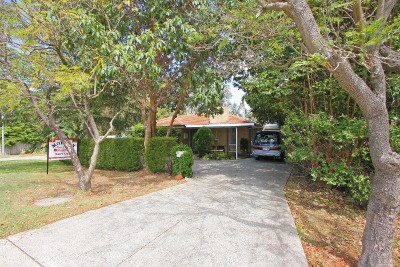 FAMILY HOME ON BIG BLOCK AND HUGE WORKSHOP! Picture