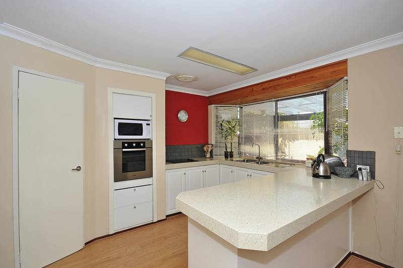 FIVE STAR LIVING! Picture 3