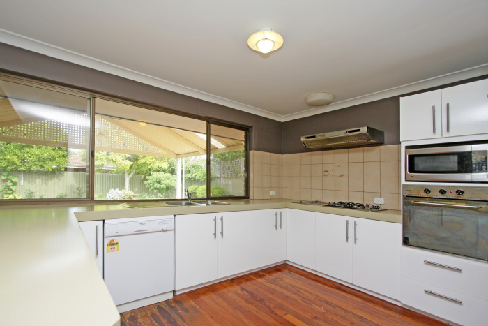 BIG HOME, GREAT SUBURB! Picture 3