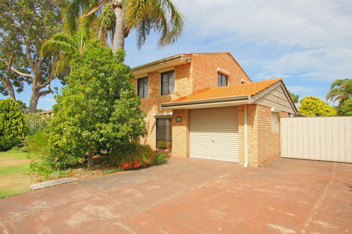 BIG HOME, GREAT SUBURB! Picture 1