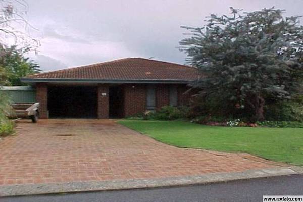 Family home with a pool Picture 2