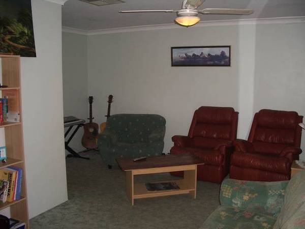 THE ENTERTAINER! Picture 3