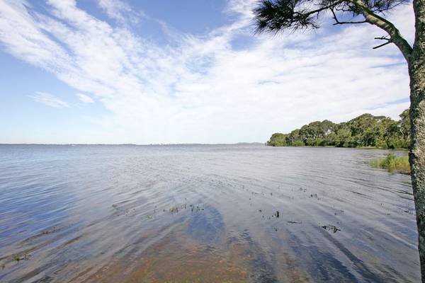 WATERFRONT PARADISE Picture 1