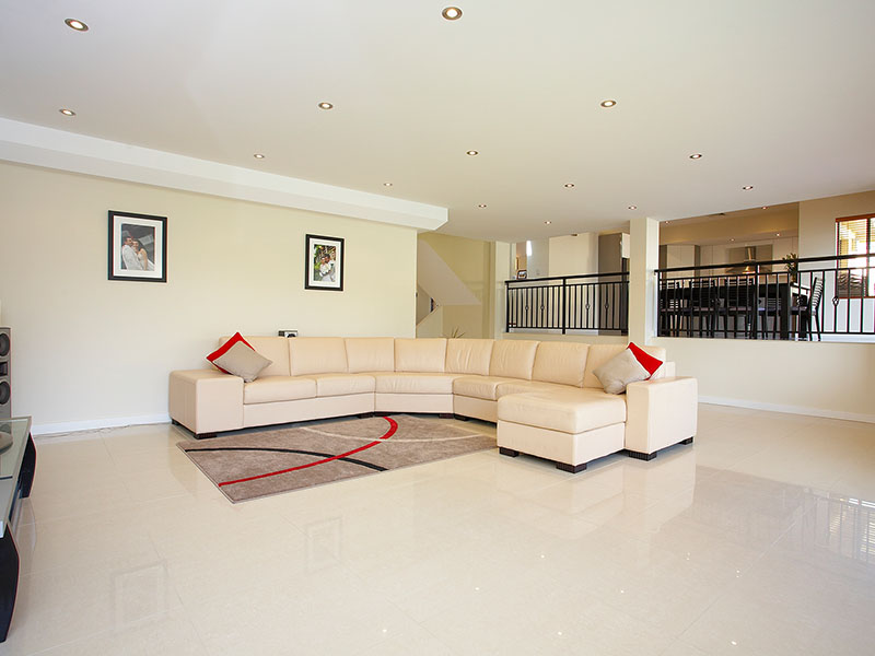 Over 50 squares of Luxurious Contemporary Elegance . Picture