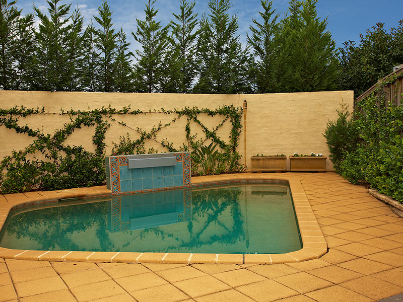 Opposite a park + pool, in Tuscan Waters location ! Picture 2