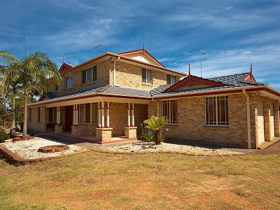 Perfect location, close to all amenities plus Side access ! Picture