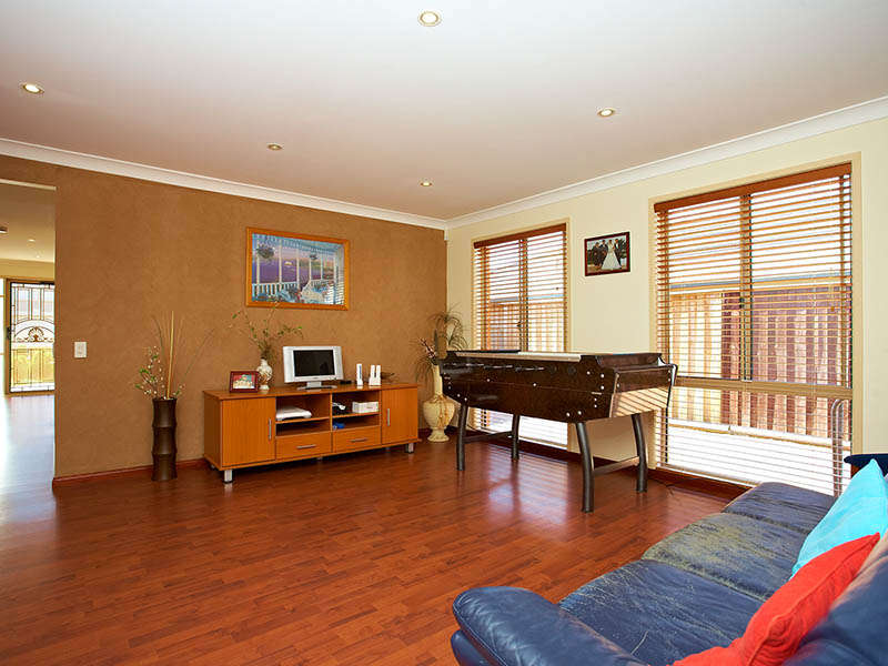 Cul De Sac Family Home..... Picture 3