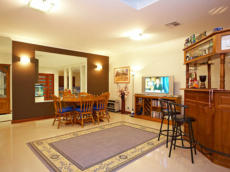 Impeccable Designer Residence, Low Maintenance Luxury Living! Picture 3