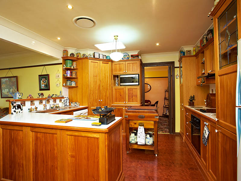 Character filled family home. Picture 3