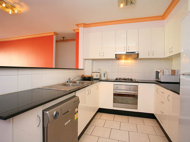 Right in
the heart of Parramatta CBD, Opposite Parramatta Park ! Picture 3