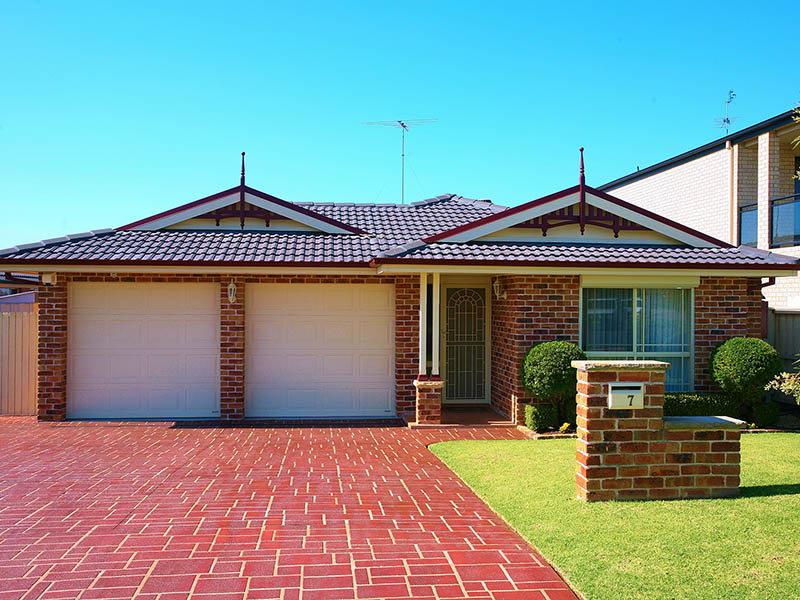 ATTENTION ALL BUYERS ! Take note this property is going to sell ! Picture 1