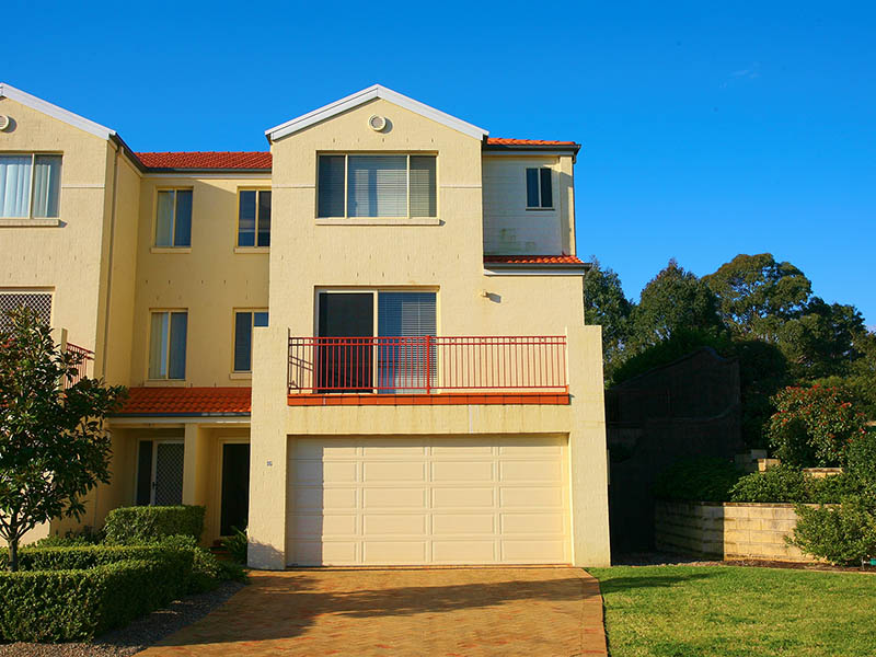 A Hop, Skip and Jump to Bella Vista ! Picture 1