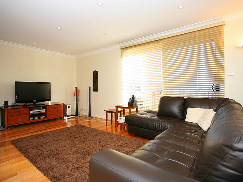 A Hop, Skip and Jump to Bella Vista ! Picture 2