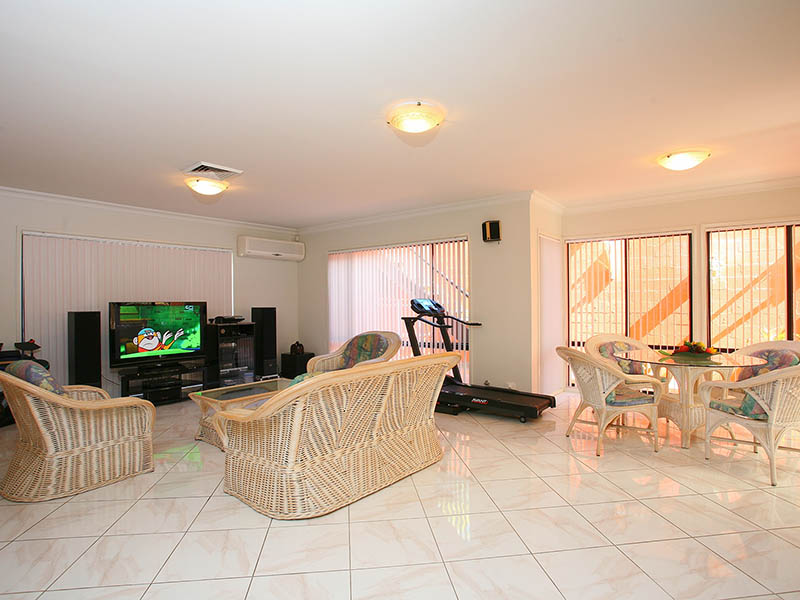 Family home in Tuscan Waters Estate! Picture 2