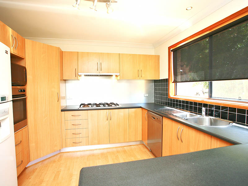 POOL AND YARD!!! Picture 3