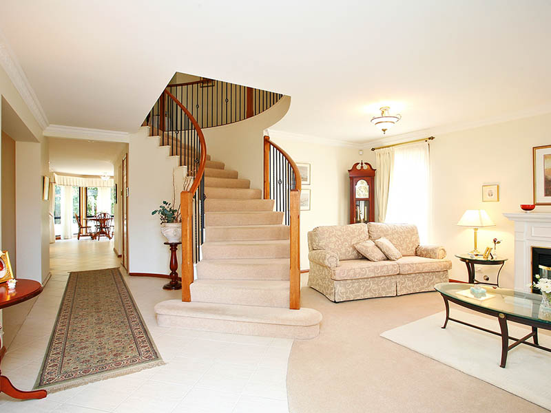 Immaculate inside and out! Picture 2