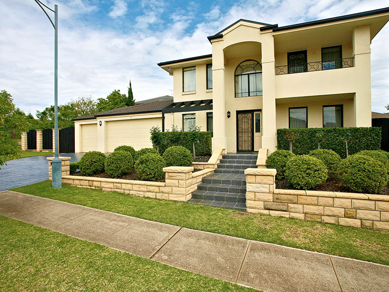 Immaculate inside and out! Picture 1