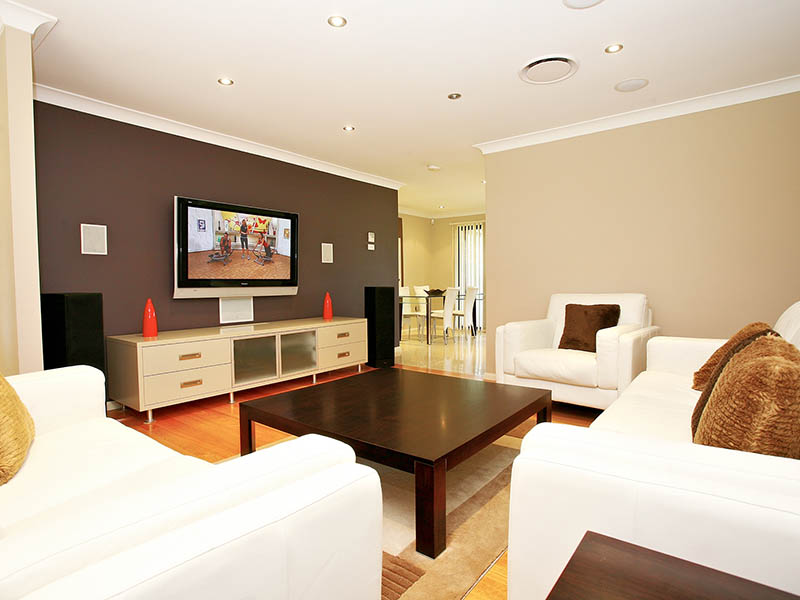 Sophisticated Living at it's Best! Picture 1
