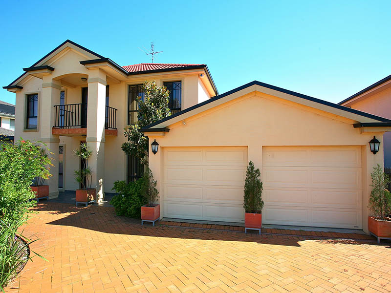 Triple Garage Treasure in Tuscan Waters ! Picture 1