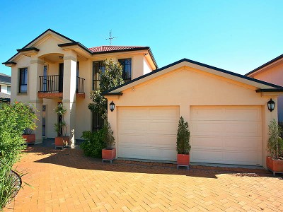 Triple Garage Treasure in Tuscan Waters ! Picture