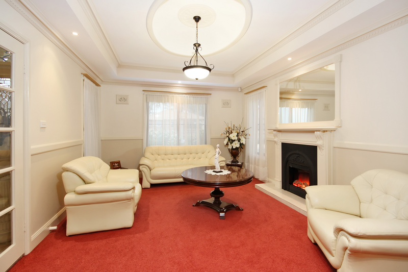 Executive Residence bordering Castle Hill Picture 2