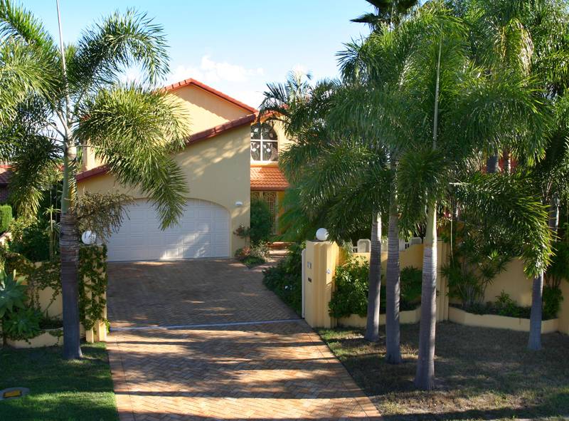 SPECTACULAR WATERFRONT LOCATION - OVER 80 FEET OF WATERFONTAGE Picture 2