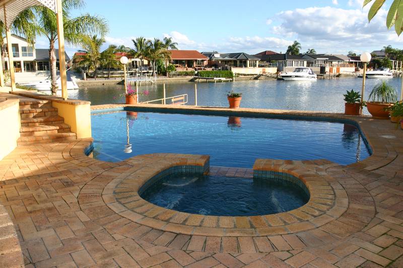 SPECTACULAR WATERFRONT LOCATION - OVER 80 FEET OF WATERFONTAGE Picture 3