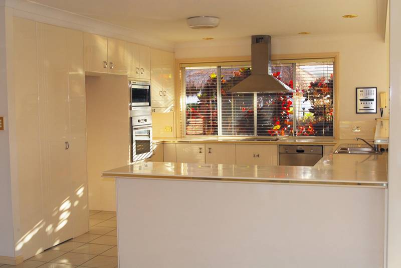 SUPERB WATERFRON HOME - North To Water Picture 2