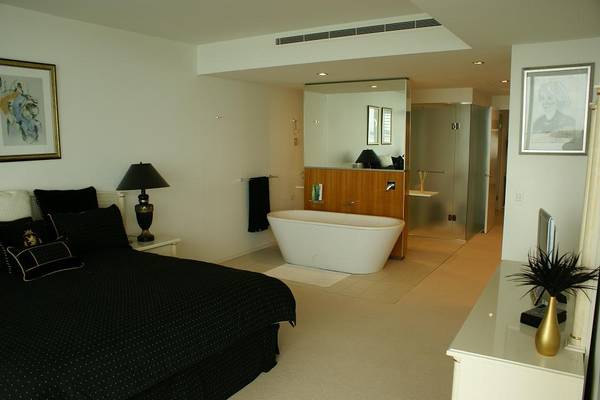 Beach Front Luxury Apartment Picture 3