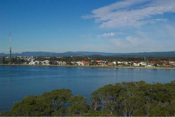 Beach Front Luxury Apartment Picture 2