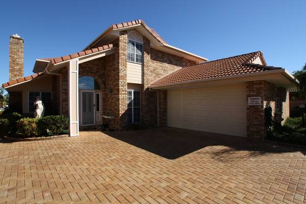 SPEND TIME ON THE BOAT - NOT IN THE GARDEN Picture 2