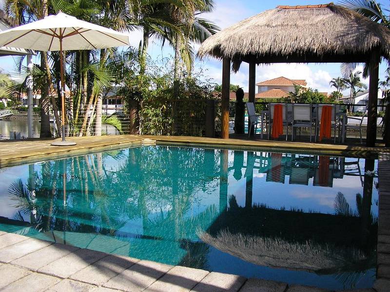 TROPICAL WATERFRONT OASIS Picture 1