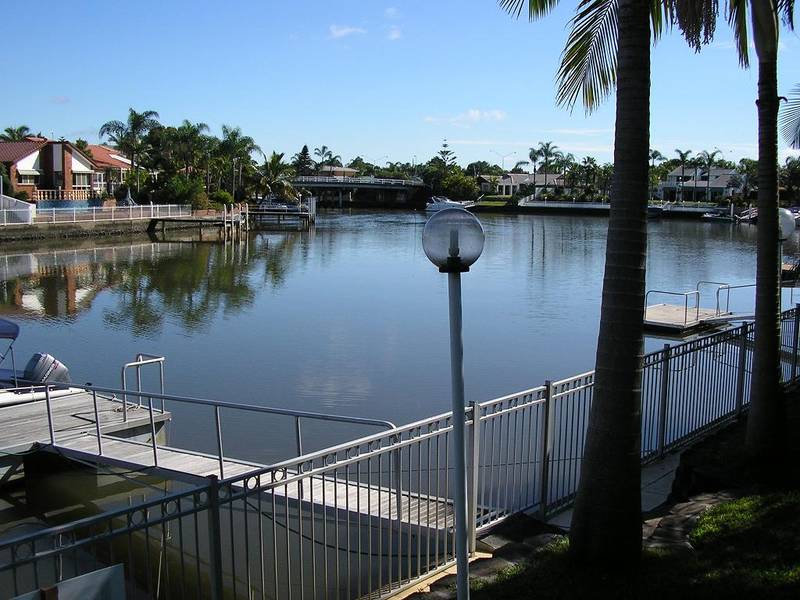 TROPICAL WATERFRONT OASIS Picture 2