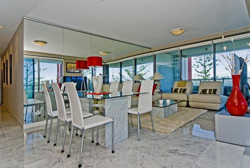 Absolute Luxury with views of the Broadwater Picture 3