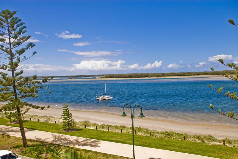 Absolute Luxury with views of the Broadwater Picture 1