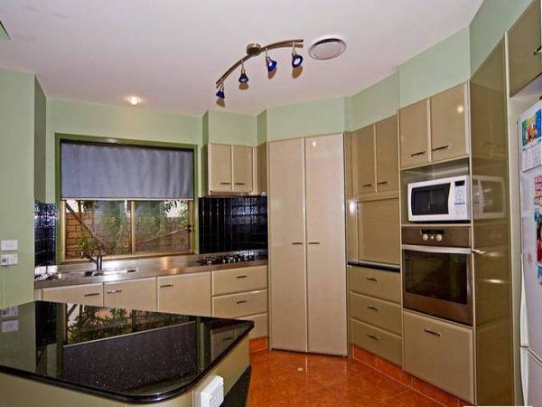 MAGNIFICENT NORTH TO WATER RESIDENCE - ONLY 5 YEARS YOUNG! Picture 3