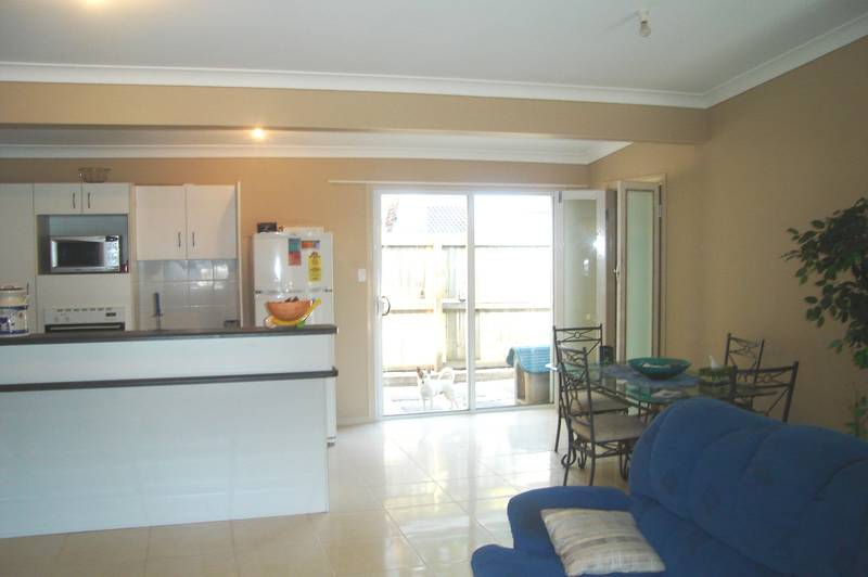 IN THE HEART OF RUNAWAY BAY, CLOSE TO SCHOOLS AND UNDER $500K!! Picture 3