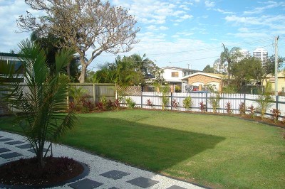 IN THE HEART OF RUNAWAY BAY, CLOSE TO SCHOOLS AND UNDER $500K!! Picture